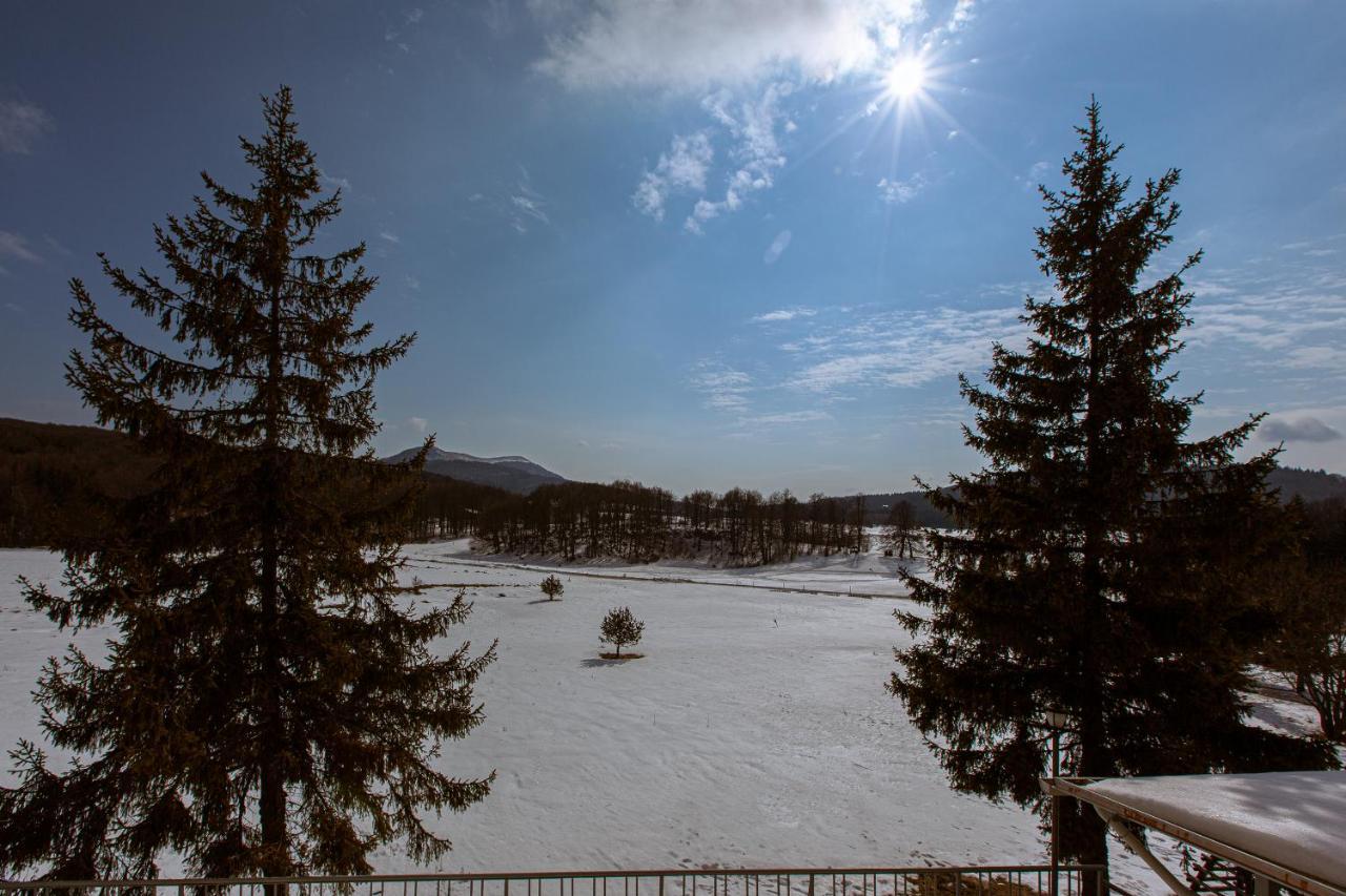 Семеен Хотел “Географски Център” Uzana Exterior photo